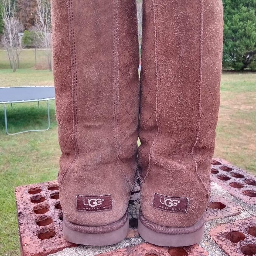UGGS - Picture 3 of 3